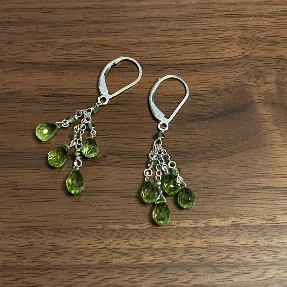 Gorgeous silver earrings with faceted green peridots for pierced ears - Picture 4 of 6